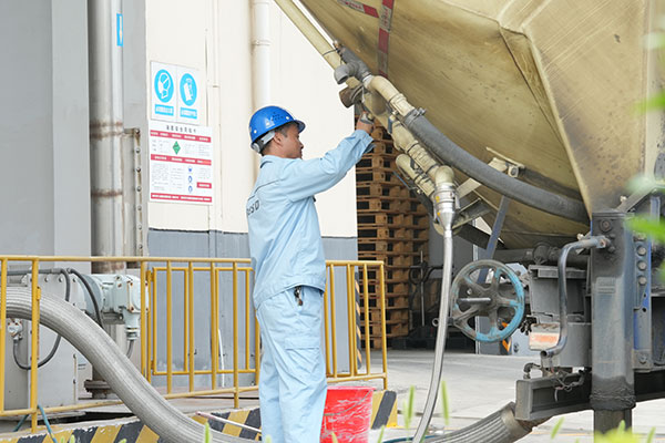 Onerariis rudis materiae